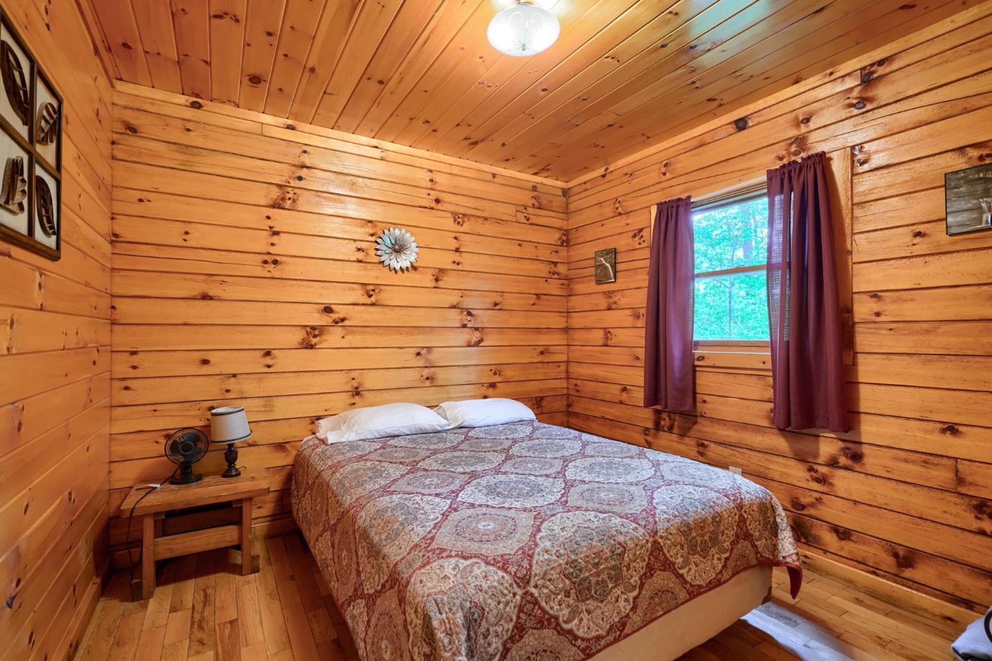 Blue Rose Cabins - Pine Ridge Cabin Logan Eksteriør bilde